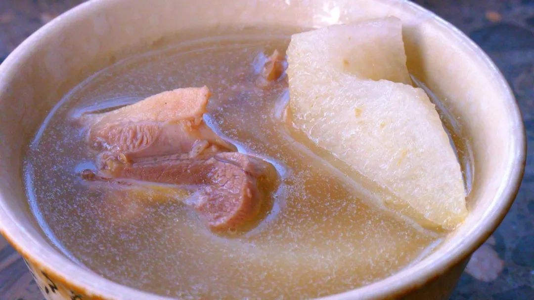 广南长冲梨炖鸡：一荤一素的浪漫美味(图1)