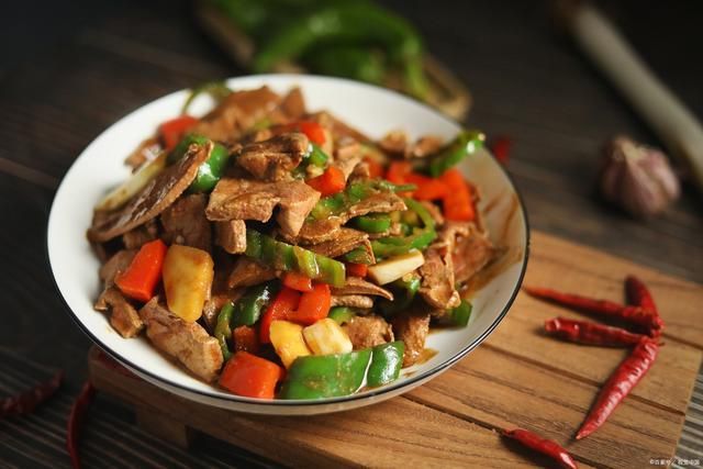 炒菜时为何猪肉常登场牛羊肉却“受冷落”？