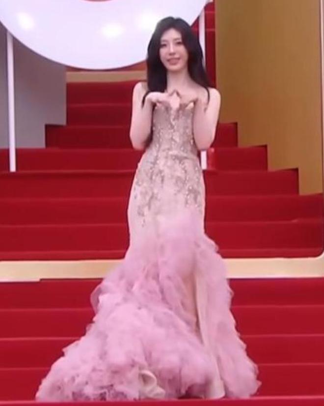 抖音年度盛典这天：美女网红“见光死”线上线下区别好明显！
